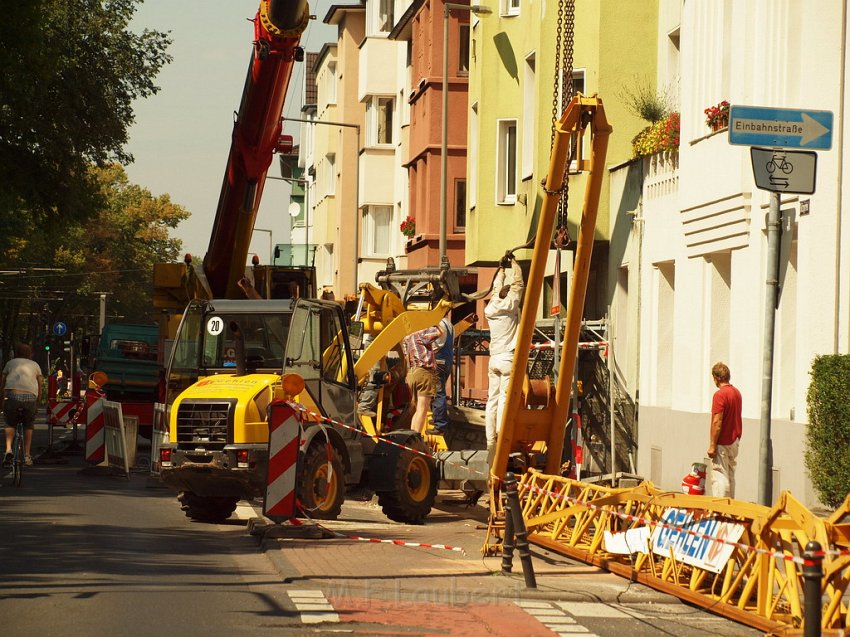 Baukran umgestuerzt Koeln Suelz Suelzguertel P200.JPG